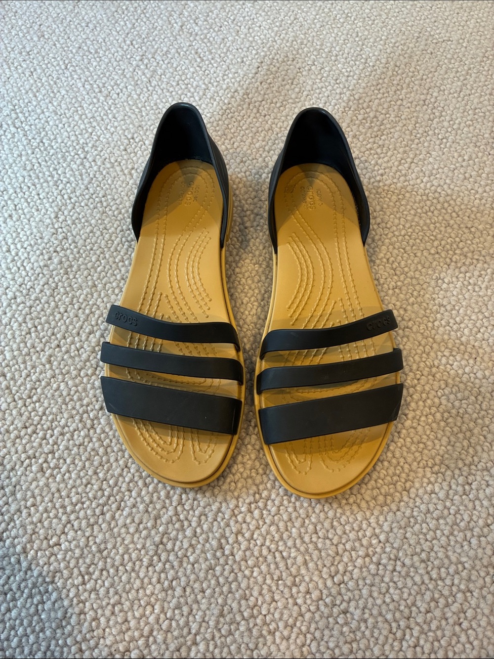CROCS Open Flat Sandals, Black/Tan, Size 6 - Picture 5 of 9